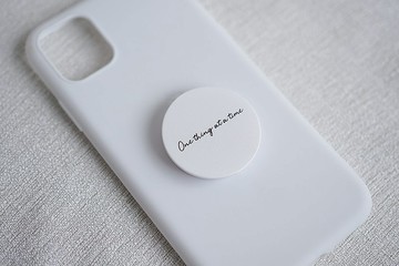 可來圖定製 黑白兩色可選 英文手機氣囊支架 可伸縮三種高度