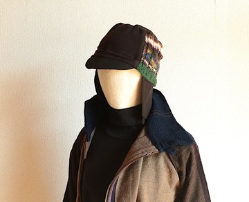 暖棕與墨綠織紋的羊毛針織貼耳機能帽