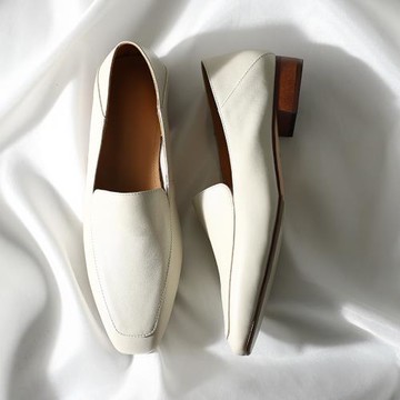 履約 單鞋女春款2025新款英倫方頭米白色平底真皮一腳蹬樂福鞋秋