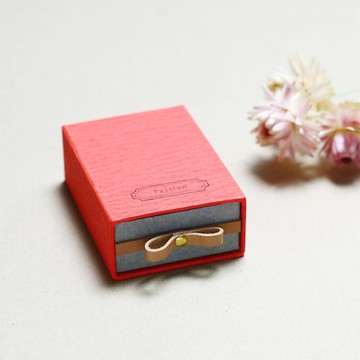 Passion // Red) Sliding Box 皮革絲帶 一個小盒子，傳達你的感受
