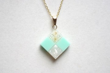 樹脂藝術 方形墜飾・如隨風搖曳的蘆葦