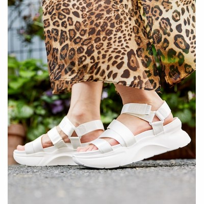 【アトモス　ピンク/atmos pink】 UGG LA Shores WHITE 21SS-I