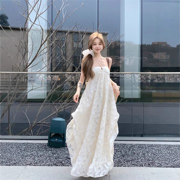 法式掛脖連身裙女夏季海邊度假風大露背長裙超仙氣質寬鬆a字洋裝