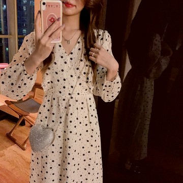 雪紡連身裙中長裙顯瘦V領韓版春秋黑白印花荷葉邊收腰綁帶【淘夢屋】