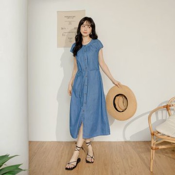 OB嚴選-純棉抓褶排釦綁帶牛仔長洋裝(附綁帶)《DA10536-》