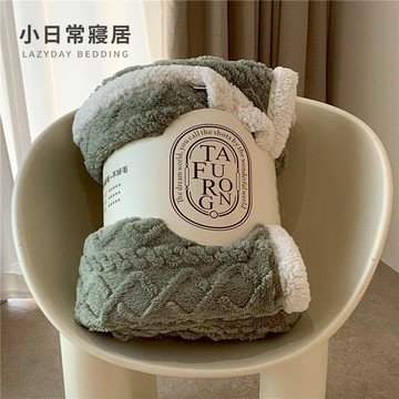 【小日常寢居】暮光綠-雕花牛奶絨x羊羔絨雙面毛毯150x200cm 蓋毯/沙發毯/保暖毯/午睡毯(限2件超取)隔日到貨