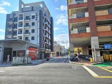 岡山區竹圍國小前全新華廈2房+車位｜高雄市岡山區竹圍北街