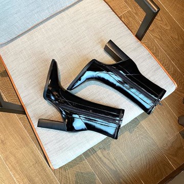 肯豆同款漆皮短靴女爆款秋冬方頭粗跟高跟鞋瘦瘦靴子不累腳高級感