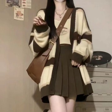 聖誕節套裝女 新款奶系 穿搭一整套 春節洋裝 網紅洋氣 減齡顯瘦 針織衫 上衣 百褶裙 兩件套裝女