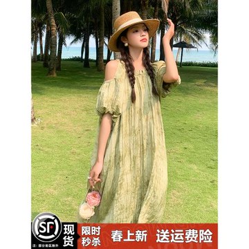 寬松慵懶松弛感綠色露肩連衣裙女夏2025新款海邊度假沙灘掛脖長裙