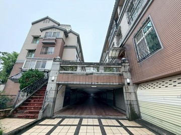 平鎮獅子林商圈金陵路花園雙車位美別墅｜桃園市平鎮區金陵路三段