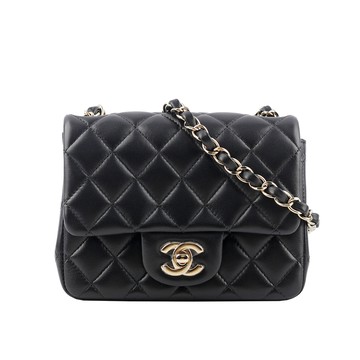 CHANEL 金色CC Logo 菱格紋小羊皮迷你口蓋包/方胖包(黑色) A35200 Y04059 94305