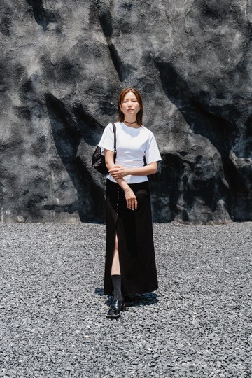 黑色側開衩半身裙