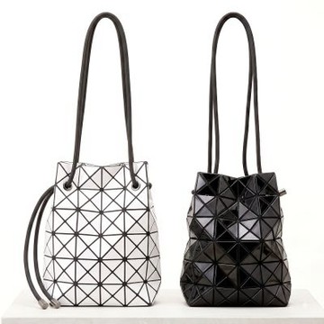 ISSEY MIYAKE WRING 三宅一生 BAOBAO 6x4 亮面幾何肩背水桶包-3色可選