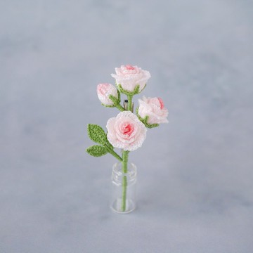 柔和淡粉色玫瑰胸針  　母親節・生日禮物推薦　　春日穿搭亮點