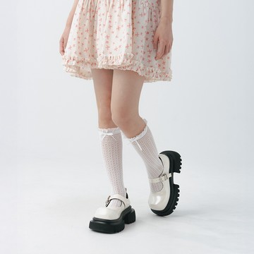 QUEENSHOP_S 女裝 蕾絲緹花鏤空荷葉設計長襪 兩色售 現+預 【07110622】