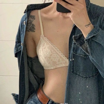 【 𝑭𝒍𝒐𝒘𝒆𝒓𝒔𝒆𝒂】'薄款蕾絲內衣女學生三角杯小胸內衣無鋼圈鏤空透氣舒適文胸女bra