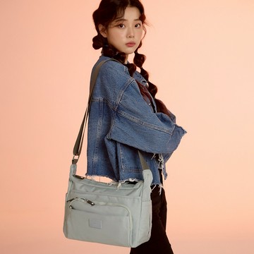 【金安德森】輕甜旅程 船形多隔層斜側包-淺湖藍