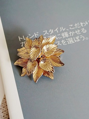 vintage jewelry 古董金色堆疊花瓣別針