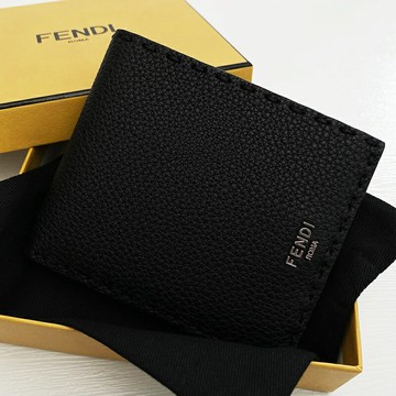 美國百分百【全新真品】FENDI 皮夾 八卡 短夾 皮革 專櫃精品 配件 真皮 細荔枝紋 錢包 LOGO 黑色 CM53
