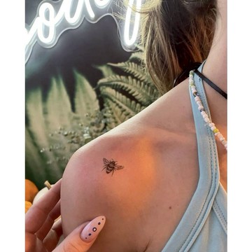 「Bee」 紋身貼紙 微刺青 IG 小清新 小心機 卡通 紋身貼 DIY 小紅書同款 可愛 抖音同款 超美 創意 設計款