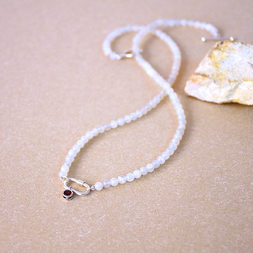 手製白月光石配石榴石寶石項鍊 // 萬花筒系列 // 六月份生日石