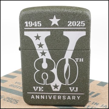 【ZIPPO】美系~VE/VJ-二戰勝利80週年紀念限量版打火機 NO.46949