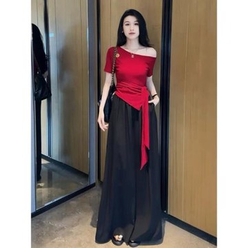 紅色不規則斜肩短袖T恤夏季設計感氣質收腰系帶露肩上衣褲子套裝