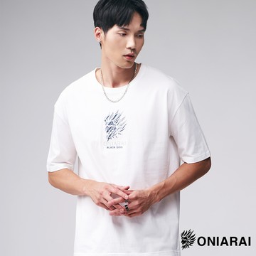 【買1送1】潮流斜紋鬼頭文字落肩短TEE(白) - BLUE WAY 鬼洗い