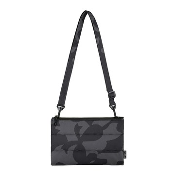 Airy揹著走萬用包 ECO黑迷彩