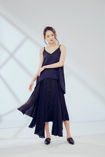 Off-season sale 黑色點點背心