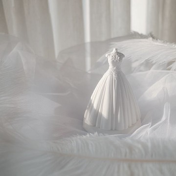 免運出貨⭐高級婚禮伴手禮 婚紗高級感擺件 新婚禮物婚紗擺件 攝影道具臥室氛圍擺件 婚紗拍攝道具