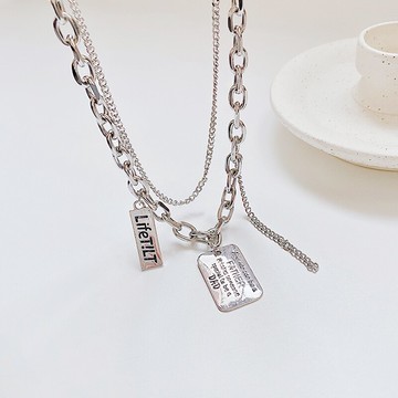秋冬新品字母方牌雙層項鏈鎖骨鏈復古鈦鋼嘻哈風潮時尚精致毛衣鏈