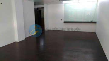 亞灣85商圈大店面透店｜高雄市苓雅區三多四路