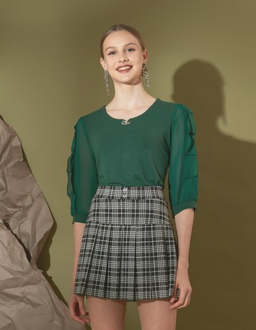 ★【喜芝梅】翠綠成詩 褶皺袖邊金色胸飾純色長袖上衣(綠色；M-3L) 224470758