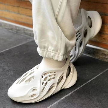 ✨壹灣出貨✨Yeezy椰子700洞洞鞋 沙灘戶外涼拖鞋夏鏤空厚底男女羅馬涼鞋跨境 椰子鞋 洞洞鞋 包頭洞洞鞋 厚底洞洞鞋