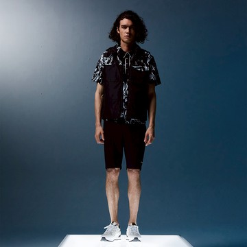 Daniel Wong 奔放 DS 連帽雙開拉鍊薄鋪棉背心(黑底白)(男款) - M