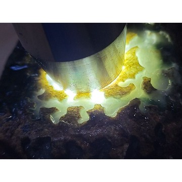 【七彩翡翠】緬甸 翡翠 天然 原石 翡翠毛料 半賭石 開窗料 半明料 莫灣基場口 特價品 台灣現貨 1790g