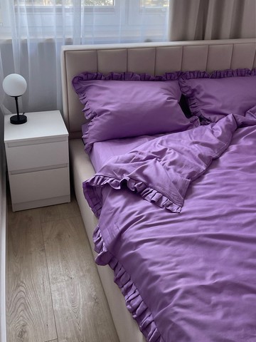 帶有荷葉邊的淡紫色被套，天然100% 棉緞