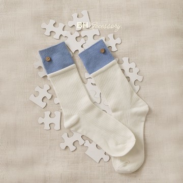 BYHUE lilicoco  俏皮撞色小鈕釦造型中筒襪－藍