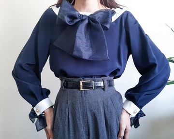 復古 80 年代海軍藍色襯衫領結襯衫肩墊羈扣背面