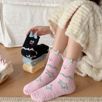 珊瑚絨襪子女 刺繡小怪獸女襪 睡眠襪 冬季加絨加厚襪子 保暖中筒襪 防滑家居地板襪 舒適月子襪 吸汗防寒學生襪子