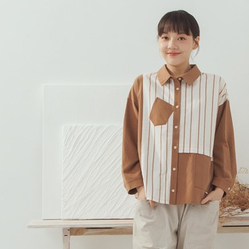 【MOSS CLUB】 配條紋斜貼口袋長袖襯衫 藍 桔