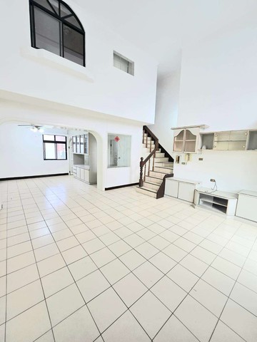 ⭐富裕Leo⭐天祥街挑高三層樓+雙車位｜新北市新莊區天祥街