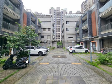 上田一品稀有釋出｜庭院雙車社區別墅｜台中市太平區立文街