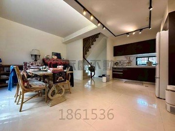 十四期漢神百貨 洲際棒球場旁 輕屋齡雙車透天別墅｜台中市北屯區崇德路三段