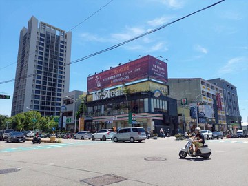 @西屯｜水湳金雞母透天店面～文武百市！｜台中市西屯區大鵬路