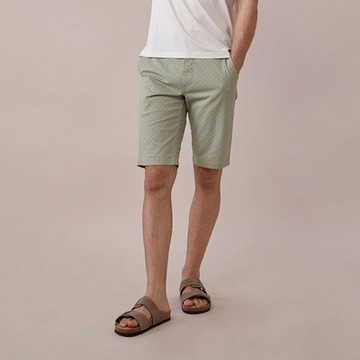 GIORDANO 男裝輕薄修身卡其短褲 - 03 莊園綠