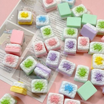 💎臺灣出貨🌈免運💎彩色發財麻將樹脂配件diy奶油膠髮夾搞怪可愛杯貼車貼鞋釦裝飾品【可開票】