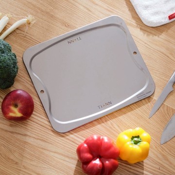 熱銷款！專利萬用鈦砧板 (中砧板-28x23cm) 不發霉 獲多國專利證書 中砧板